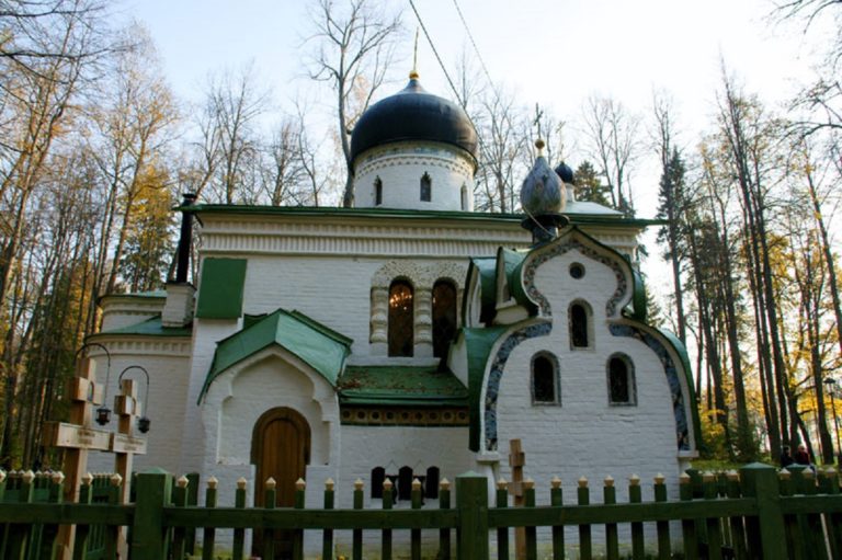 Церковь в абрамцеве. Спасская Церковь в Абрамцево. Храм в Абрамцево Васнецов. Церковь Спаса Нерукотворного образа (Абрамцево). Церковь Спаса Нерукотворного в Абрамцево (1881–1882 гг.