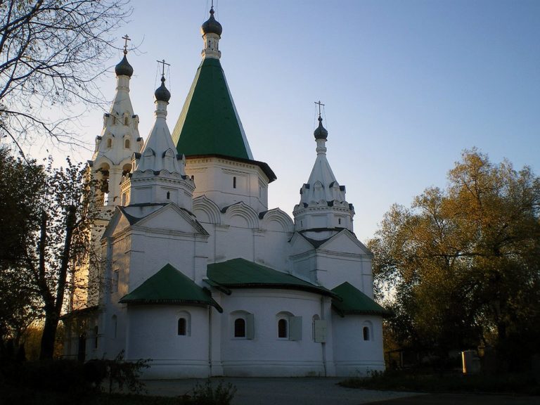 Троицы в голенищево расписание богослужений. Село Троицкое в Голенищево. Село Голенищево Москва. Церковь в Голенищево Клинский район. Деревня Троица Голенищева.