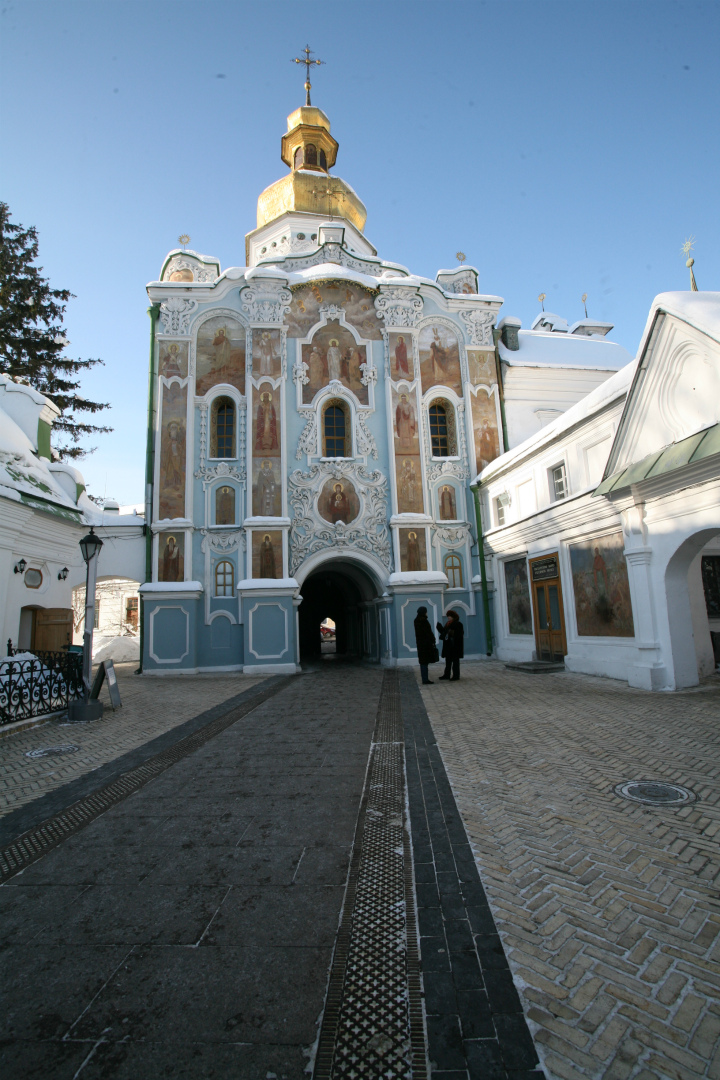 Троицкая надвратная церковь